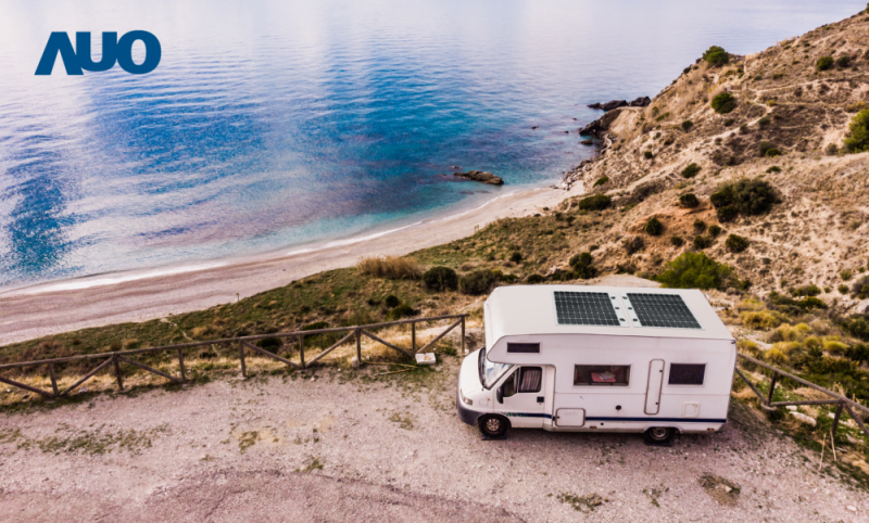 「可撓輕量化太陽光電板SunCurva」使用輕量特殊耐候型複合板取代傳統太陽能板的玻璃前板，不僅降低70%重量，每米平方僅3Kg；具有抗衝擊性能及通過電磁相容性測試，可應用於交通運輸工具，如露營車、遊艇等